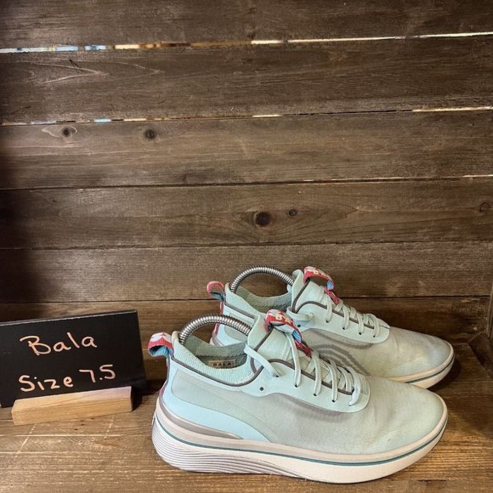 Womens Bala Twelves Comfort Blue Nursing Shoes Sneakers Size 7.5‎ M GUC